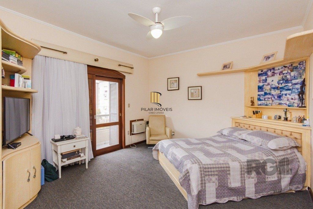 Casa com 4 dormitórios no bairro Morro Santana