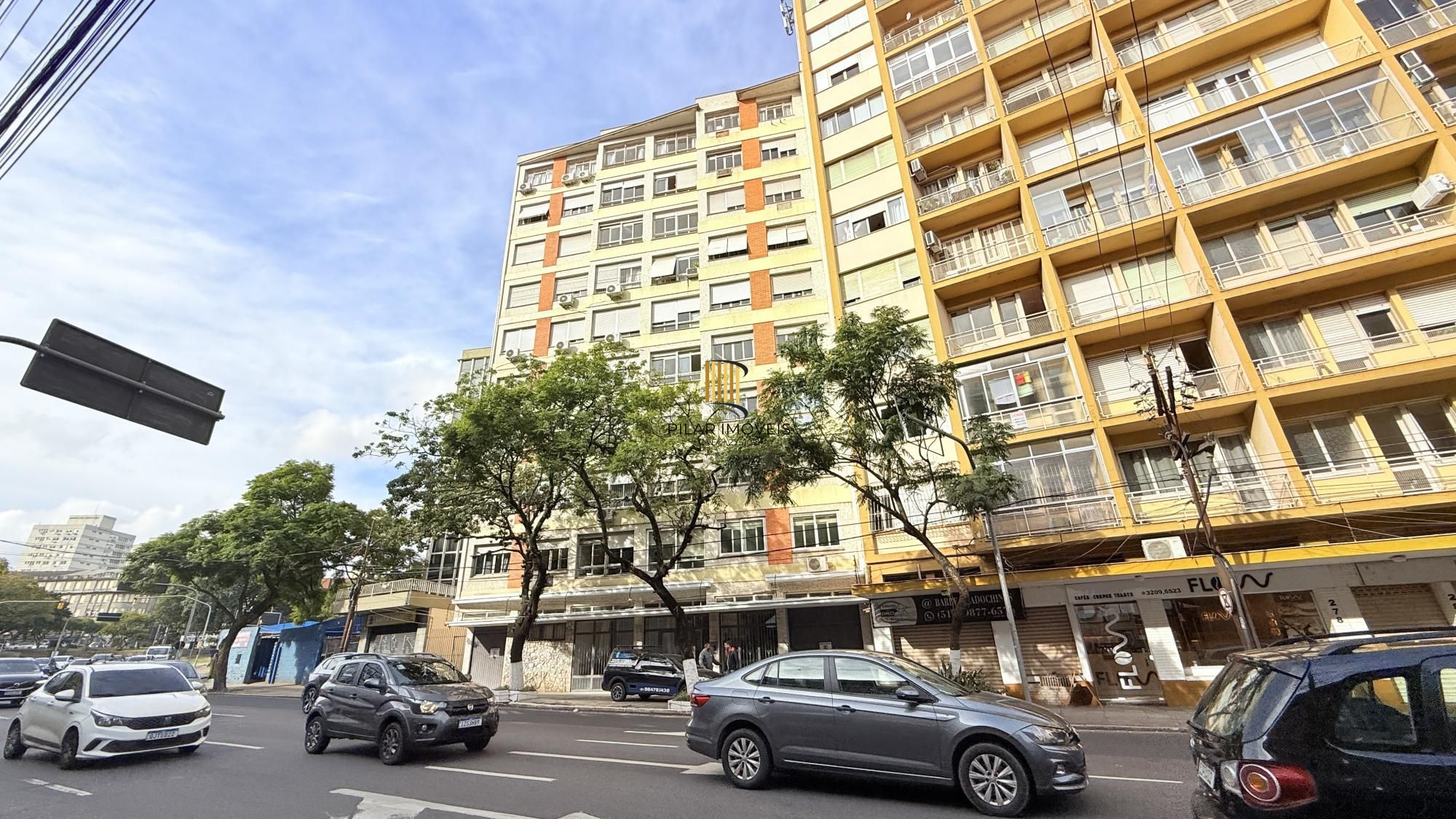 Apartamento de 2 dormitorios á venda no Bairro Centro Histórico.