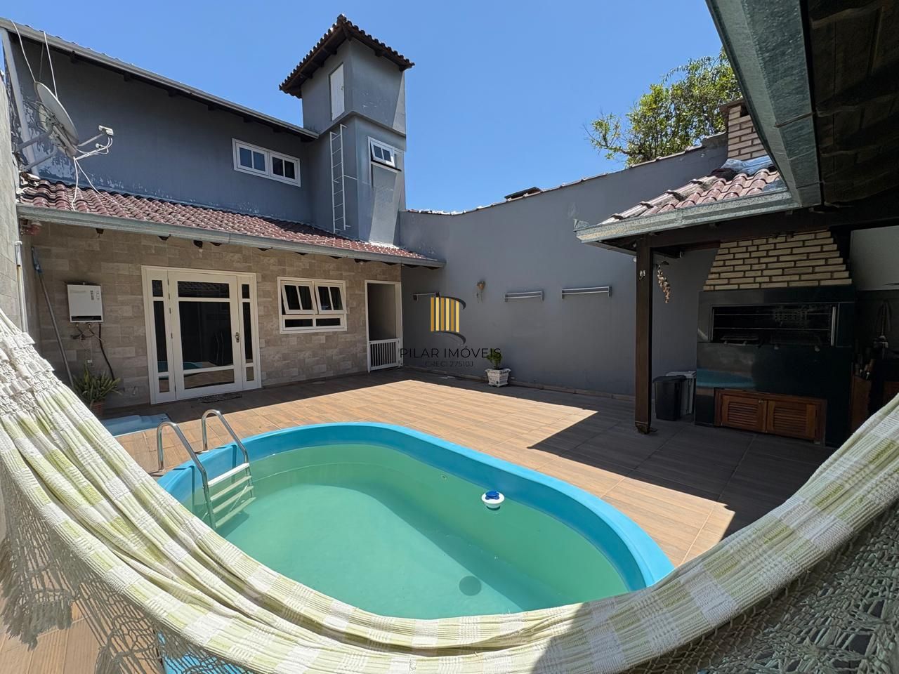 Casa residencial, 2 dormitórios no bairro Glória