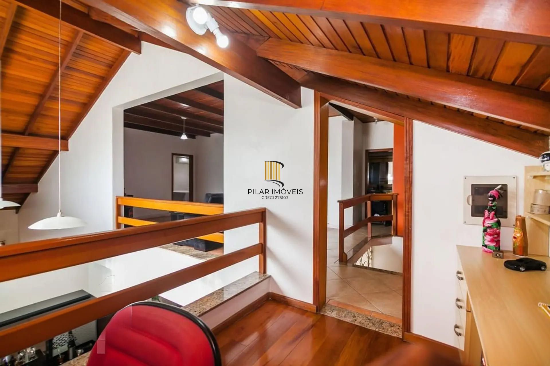 Casa de 4 dormitórios à venda no Bairro Rubem Berta, Porto Alegre.