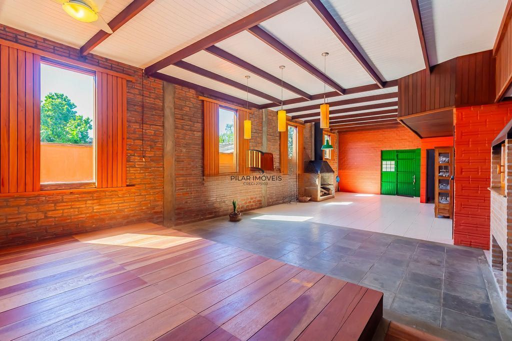 Casa de 3 dormitórios, no Bairro Ponta Grossa - Porto Alegre