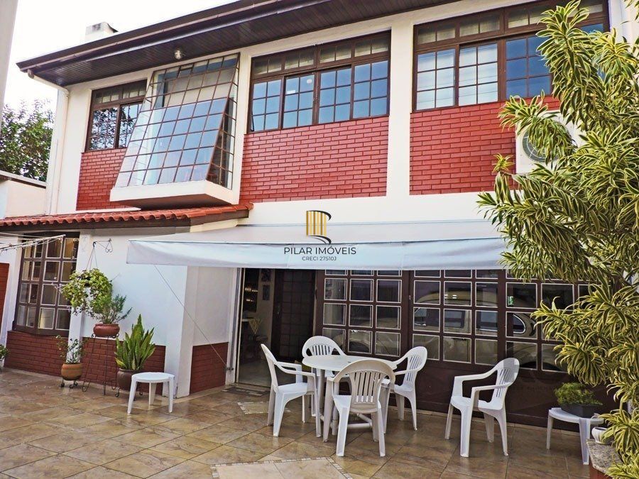 EXCELENTE casa térrea MAIS um loft construído em edícula anexa, com pátio.