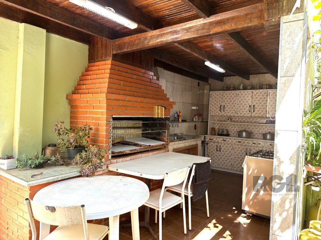 Casa 3 dormitórios no Bairro Glória, próxima a Prof. Oscar Pereira.