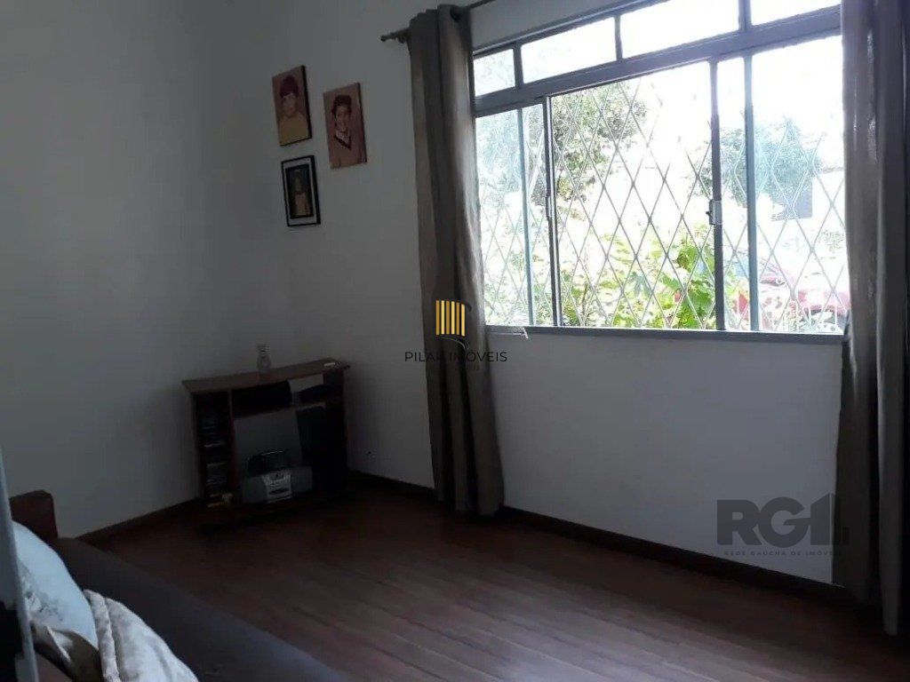 Casa com 5 dormitórios no bairro Passo das Pedras - Porto Alegre