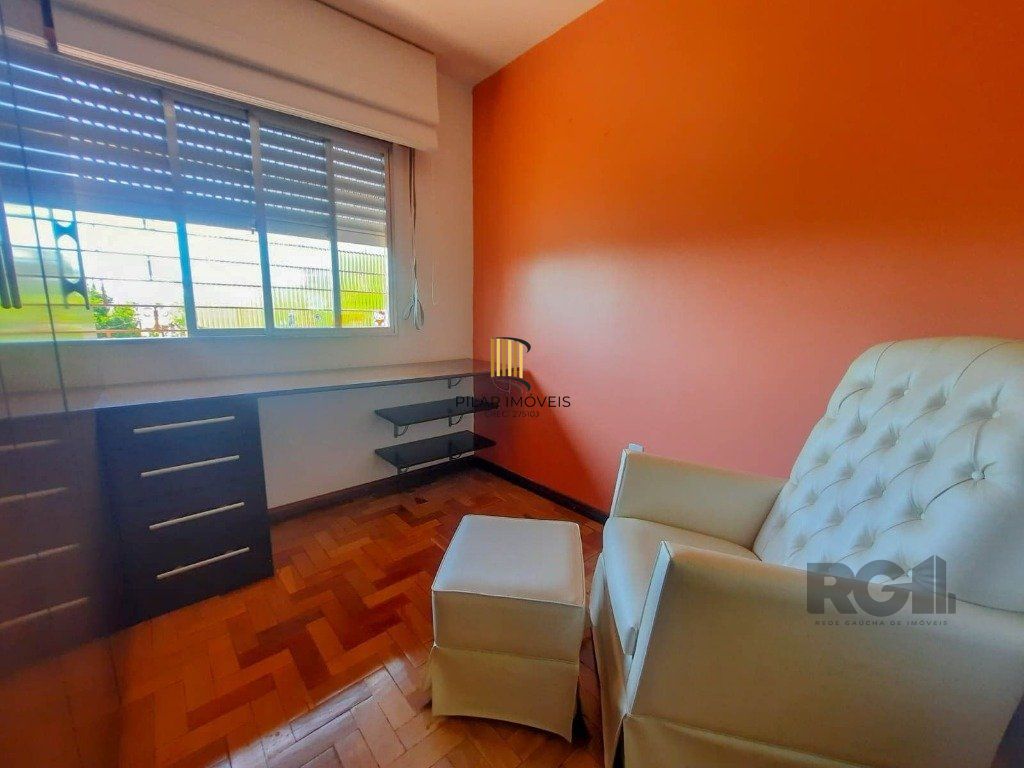 Excelente casa de 240m² com 4 dormitórios e 2 vagas.