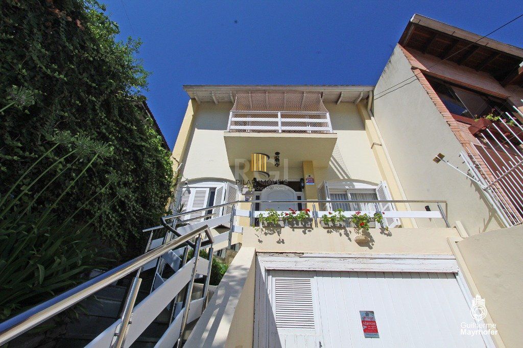 Casa para Venda - 240m², 5 dormitórios, sendo 1 suites, 3 vagas - Menino Deus