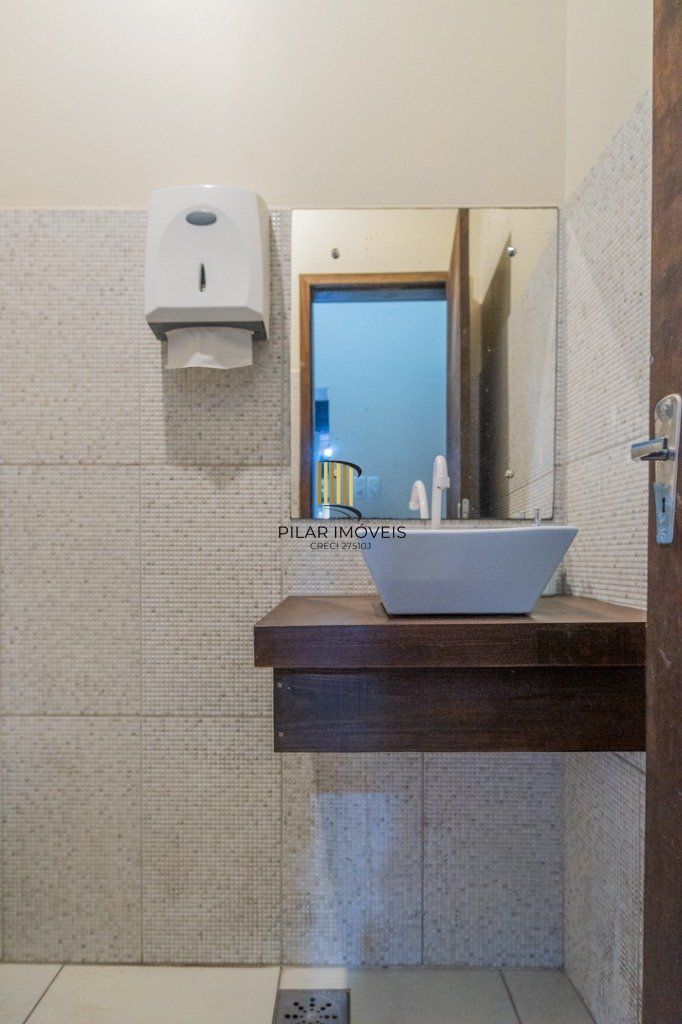 Casa 4 dormitórios no bairro Nonoai