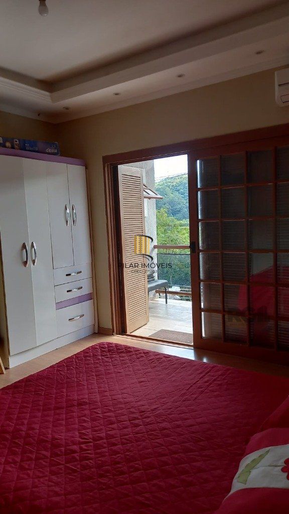 Casa com 4 dormitórios no bairro Vila Nova