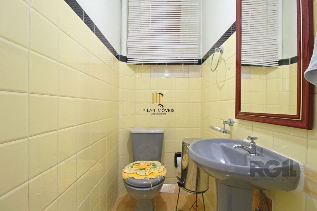 Casa à venda na Rua Marechal Mesquita, no bairro Teresópolis.