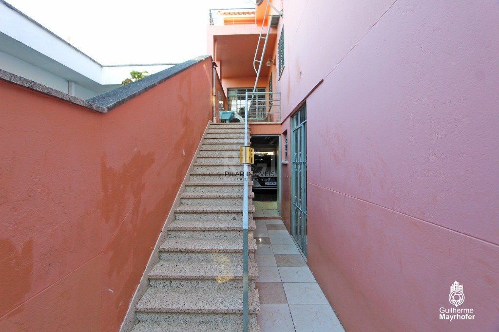 Casa para Venda - 500m², 5 dormitórios, sendo 2 suites, 5 vagas - Menino Deus