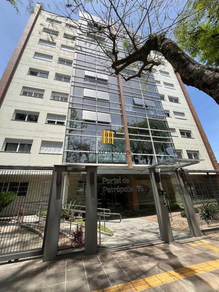 Apartamento NOVO de 104m² - 3 dormitórios, 1 suíte, churrasqueira e 2 vagas de garagem no bairro Petrópolis