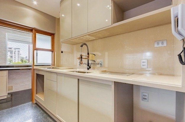 Apartamento à venda em Higienópolis com 236 m², 3 quartos, 1 suíte e 3 vagas.