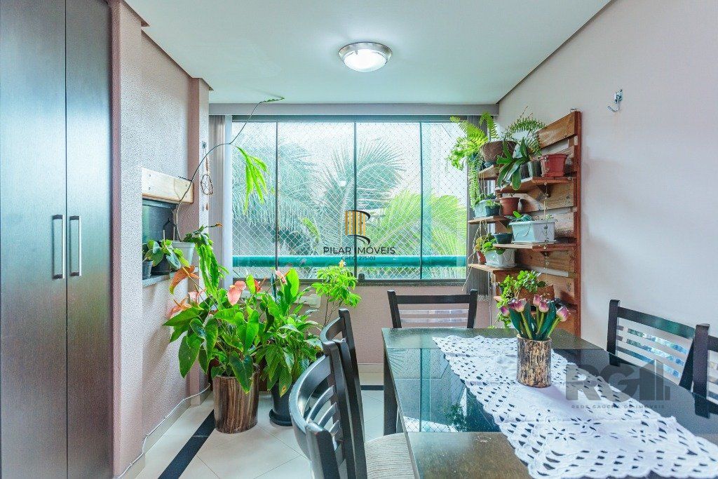 Apartamento 2 dormitórios  com 1 vaga no bairro Teresópolis em Porto Alegre