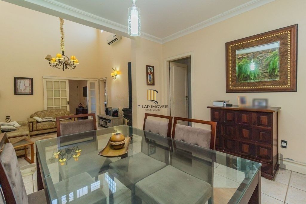 Casa 224m² - 3 dormitórios, 4 vagas no bairro Parque Santa Fé