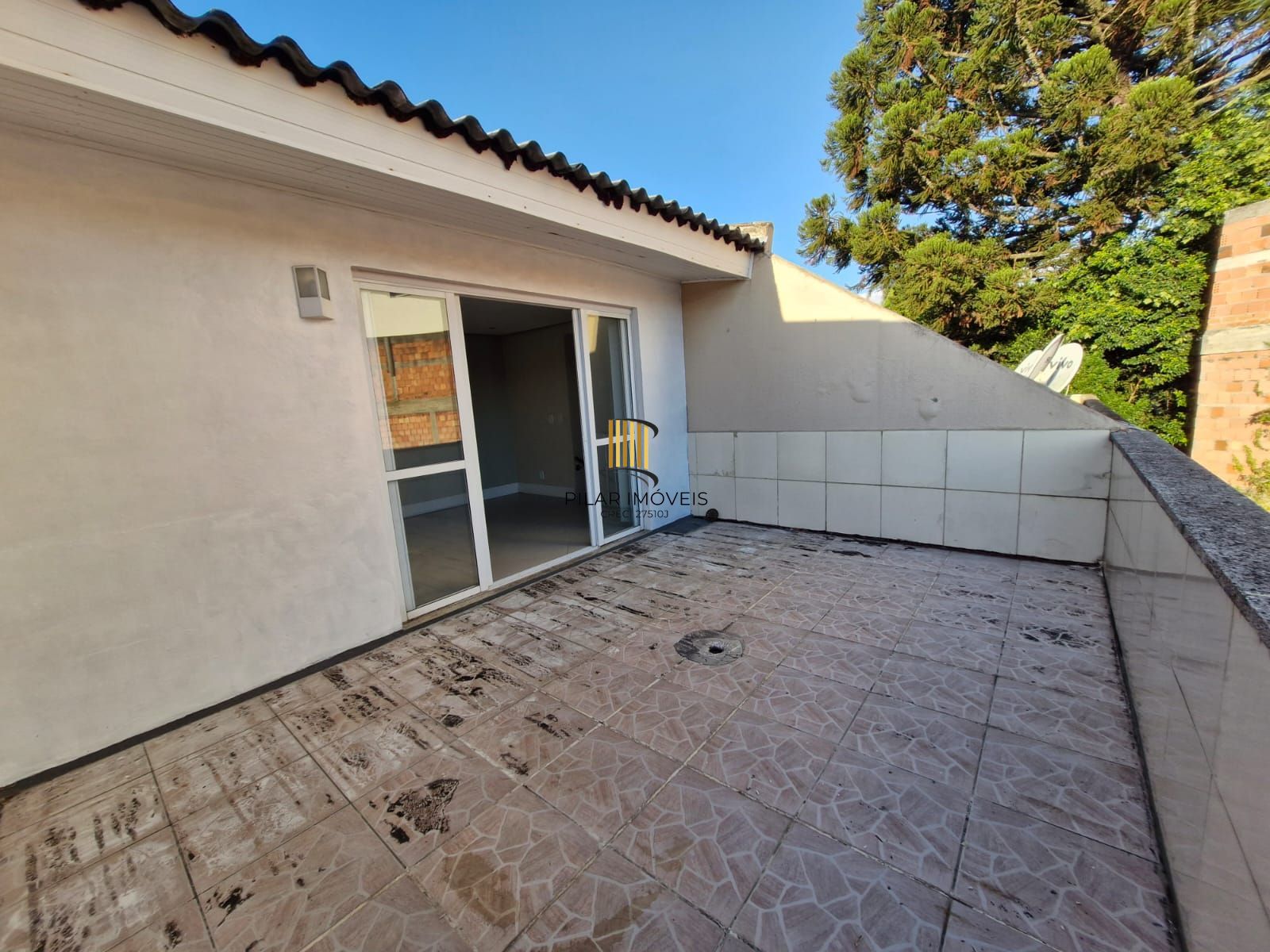 Ampla cobertura com 123m², 2 dormitórios, 1 vaga coberta por convenção.