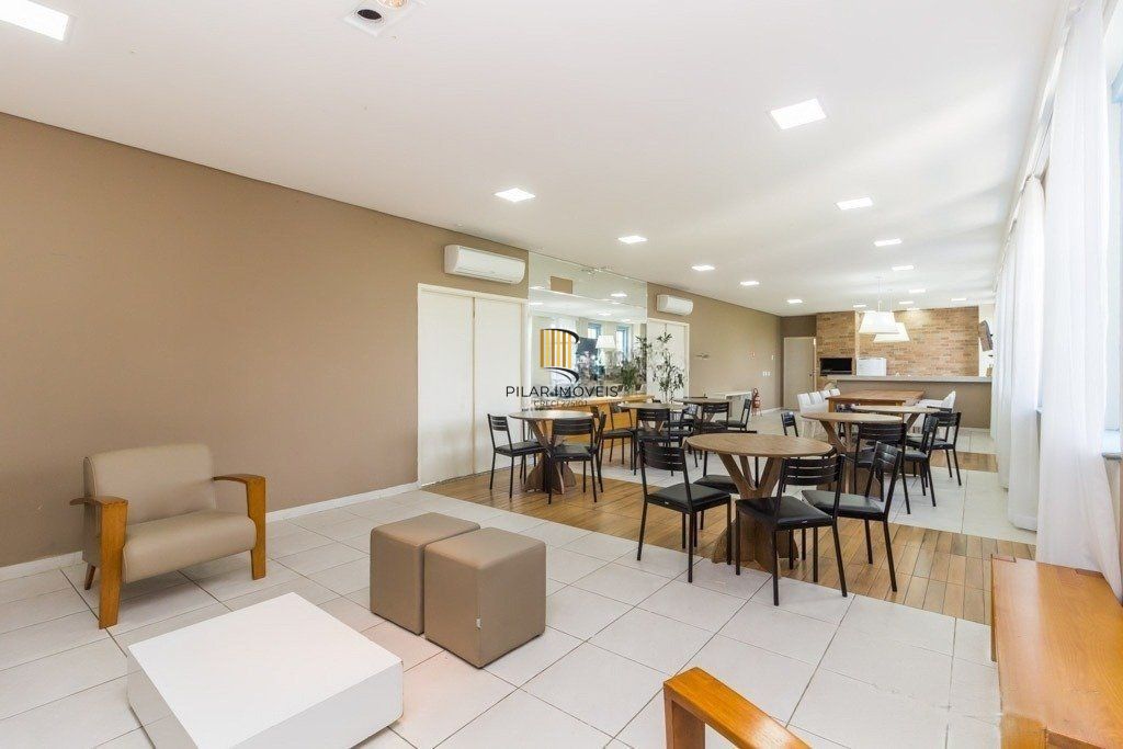 Apartamento de 3 dormitórios à venda no Bairro Teresópolis, Porto Alegre.