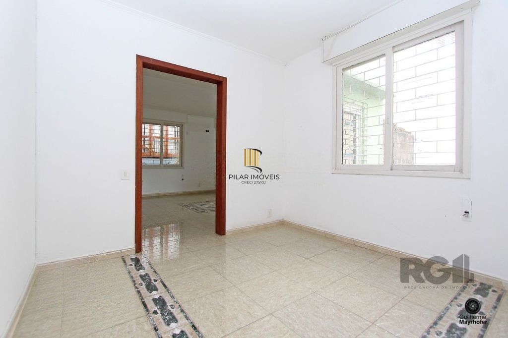Casa com 5 suítes, 7 banheiros, 4 vagas no bairro Partenon