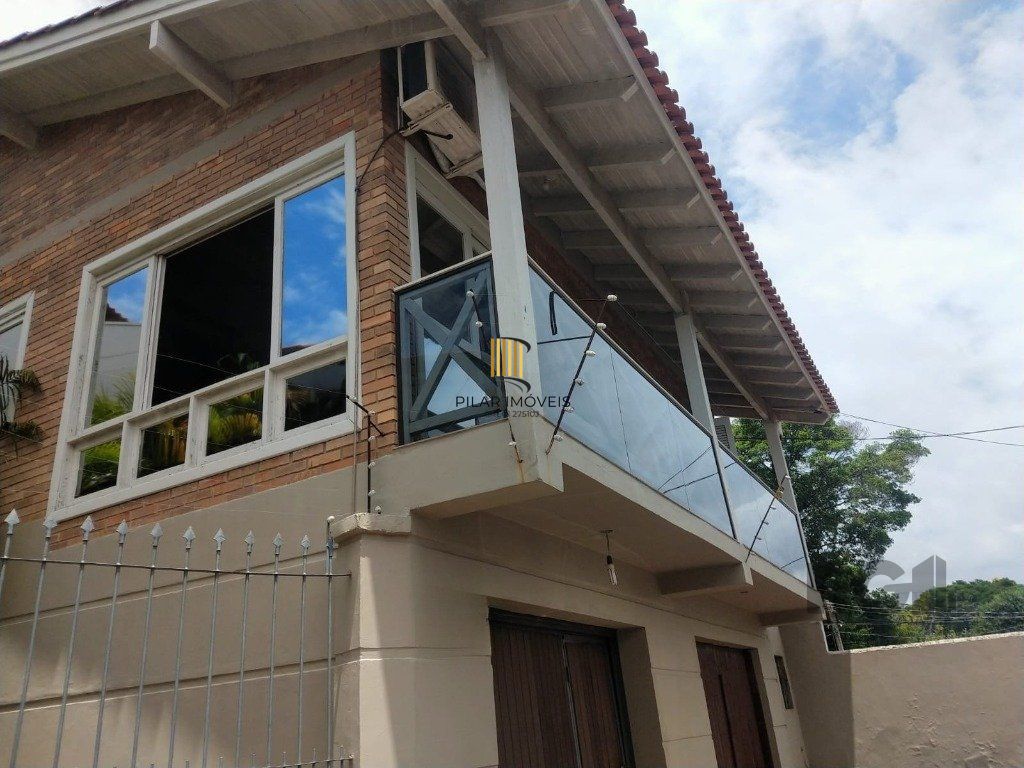 Casa com 3 dormitórios no bairro Ipanema