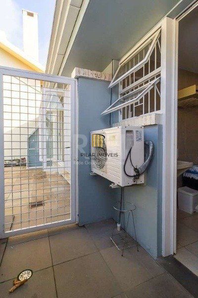 Casa para Venda - 227m², 3 dormitórios, sendo 1 suites, 4 vagas - Azenha