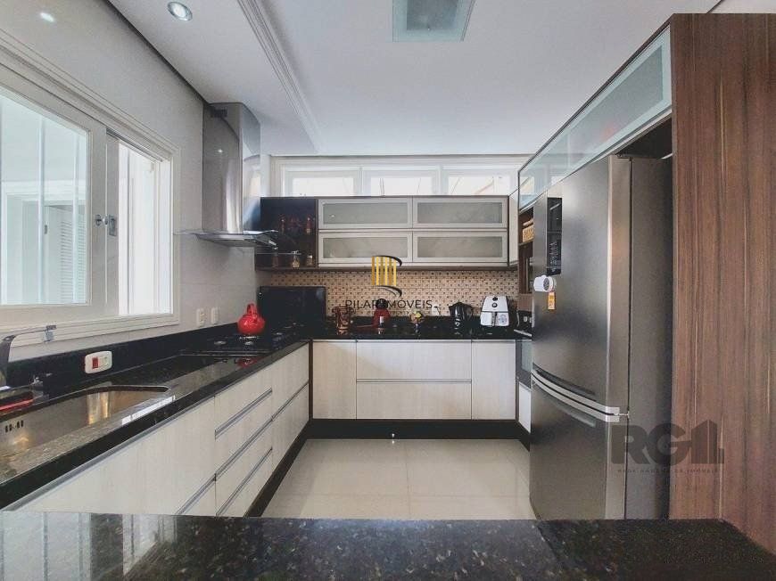 Excelente casa de 250m² com 3 dormitórios no bairro Sarandi.