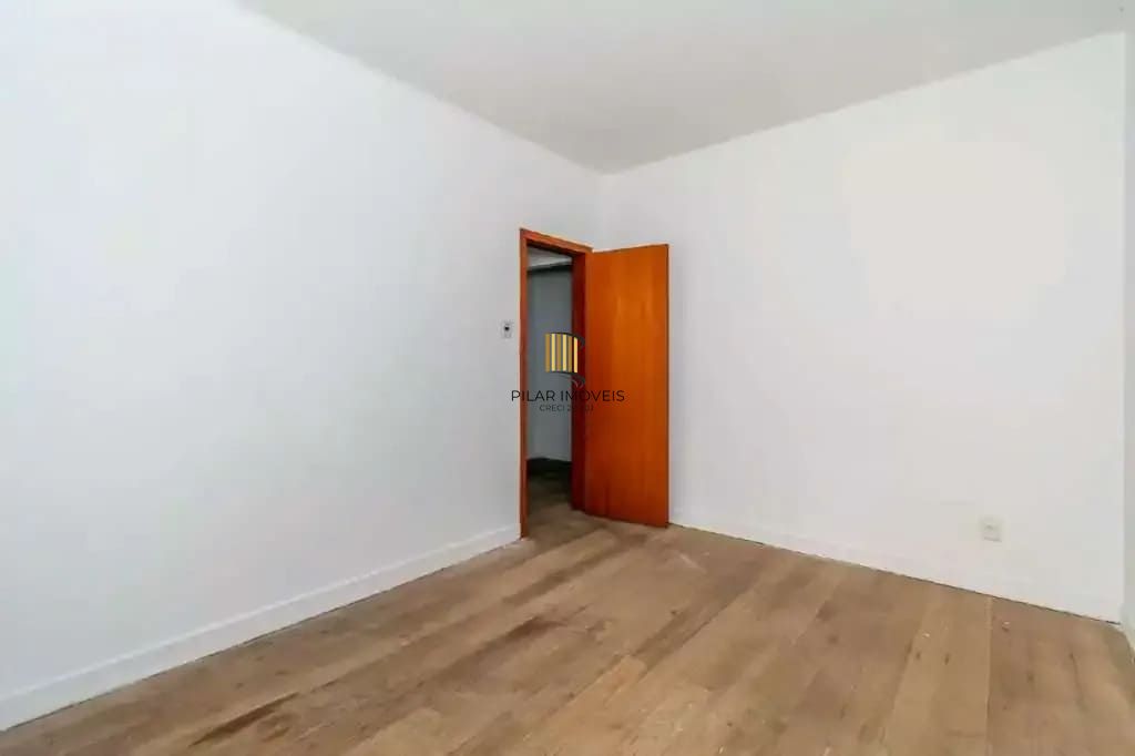 Casa com 2 quartos à venda na Medianeira, Porto Alegre.