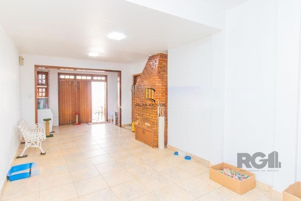 Casa de 4 dormitórios no bairro Cavalhada