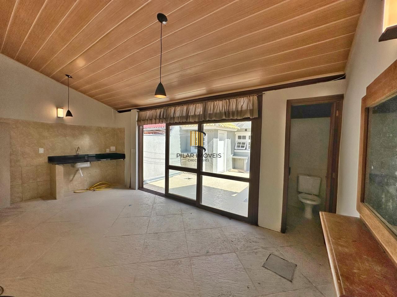 Casa 3 dormitórios no bairro Hípica