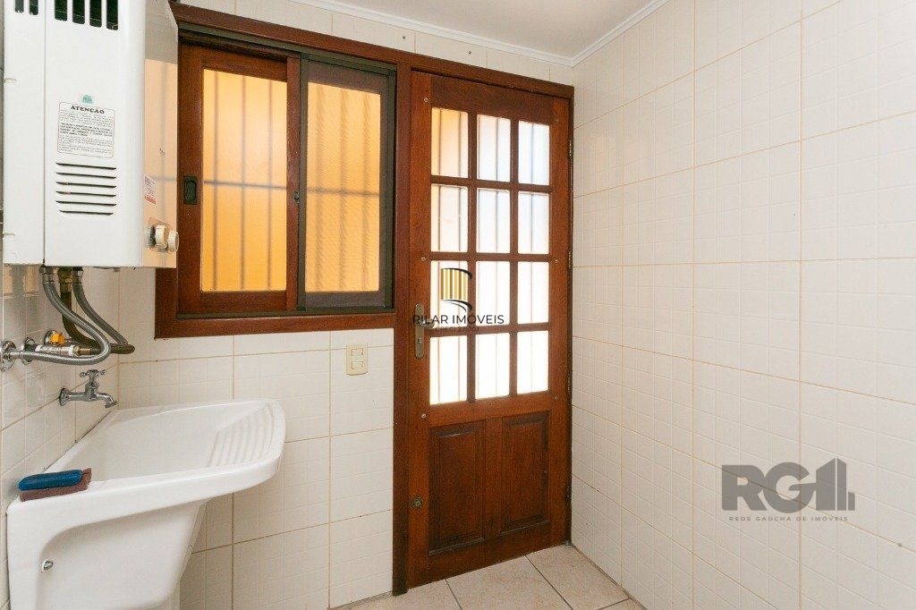 Casa com 5 dormitórios no bairro Jardim Carvalho