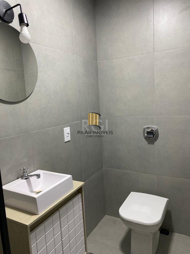 Apartamento térreo - 1 suíte, pátio e lavabo no bairro Petrópolis