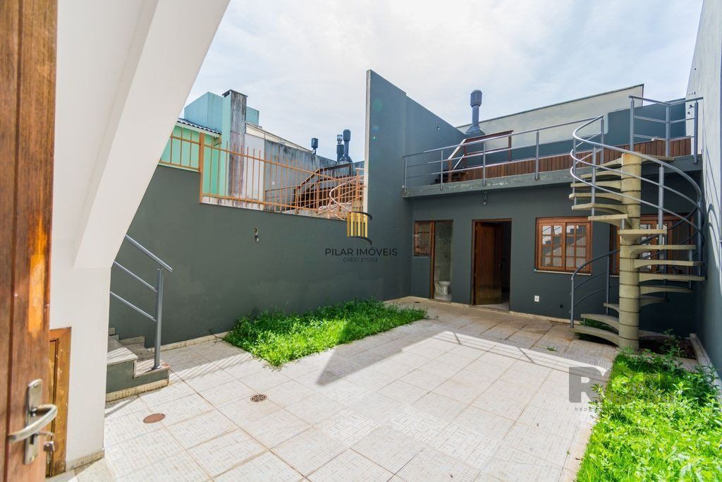 Casa 320m², 3 dormitórios, 3 vagas no bairro Jardim Itu