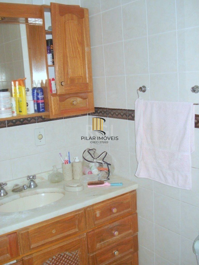 Casa para Venda - 500m², 6 dormitórios, sendo 2 suites, 4 vagas - Glória