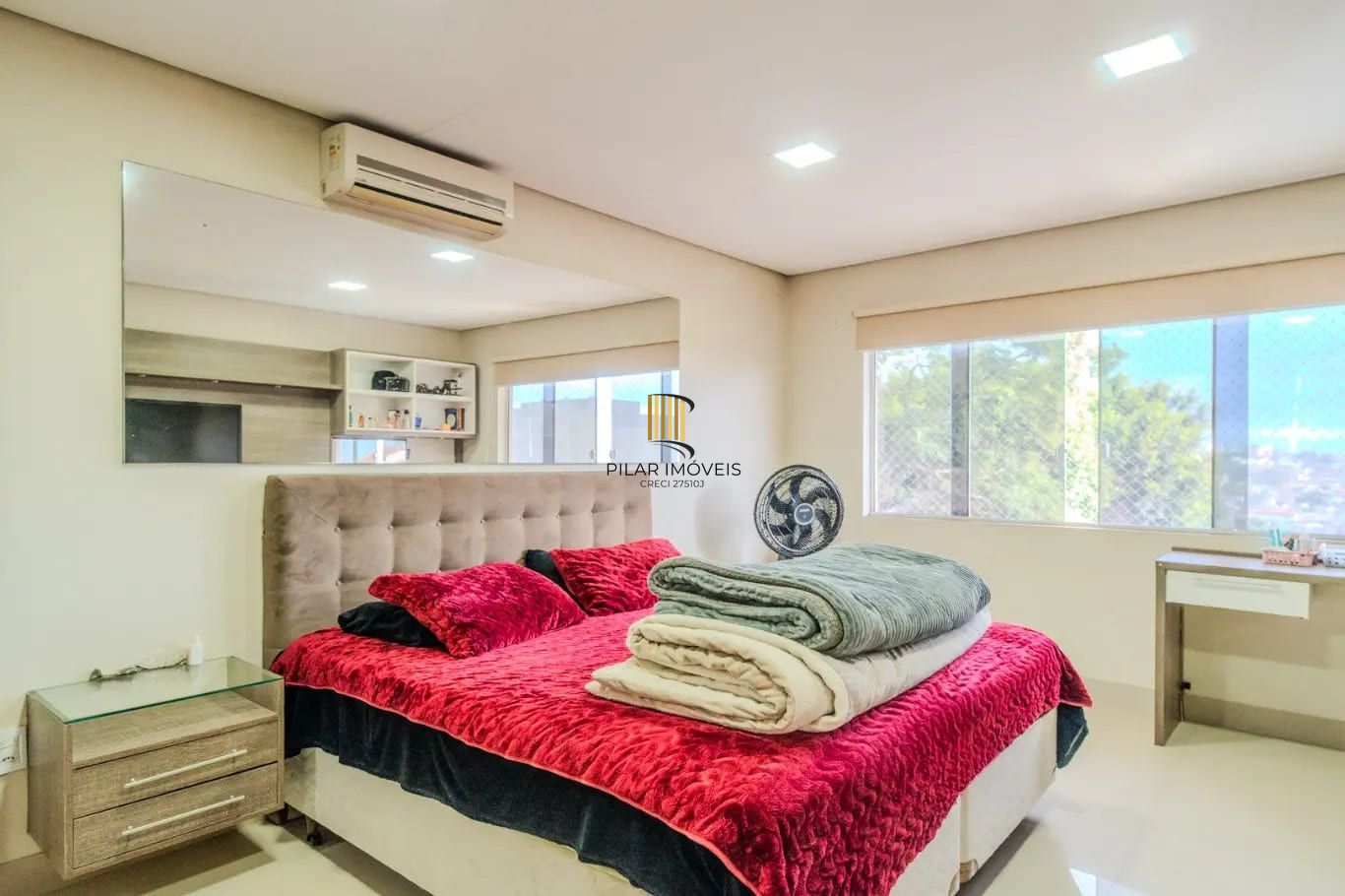 Casa de 3 dormitórios à venda em Santa Tereza, Porto Alegre.