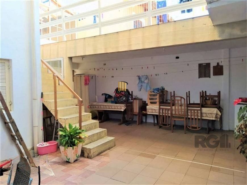 Casa de 4 dormitórios, bairro Espírito Santo