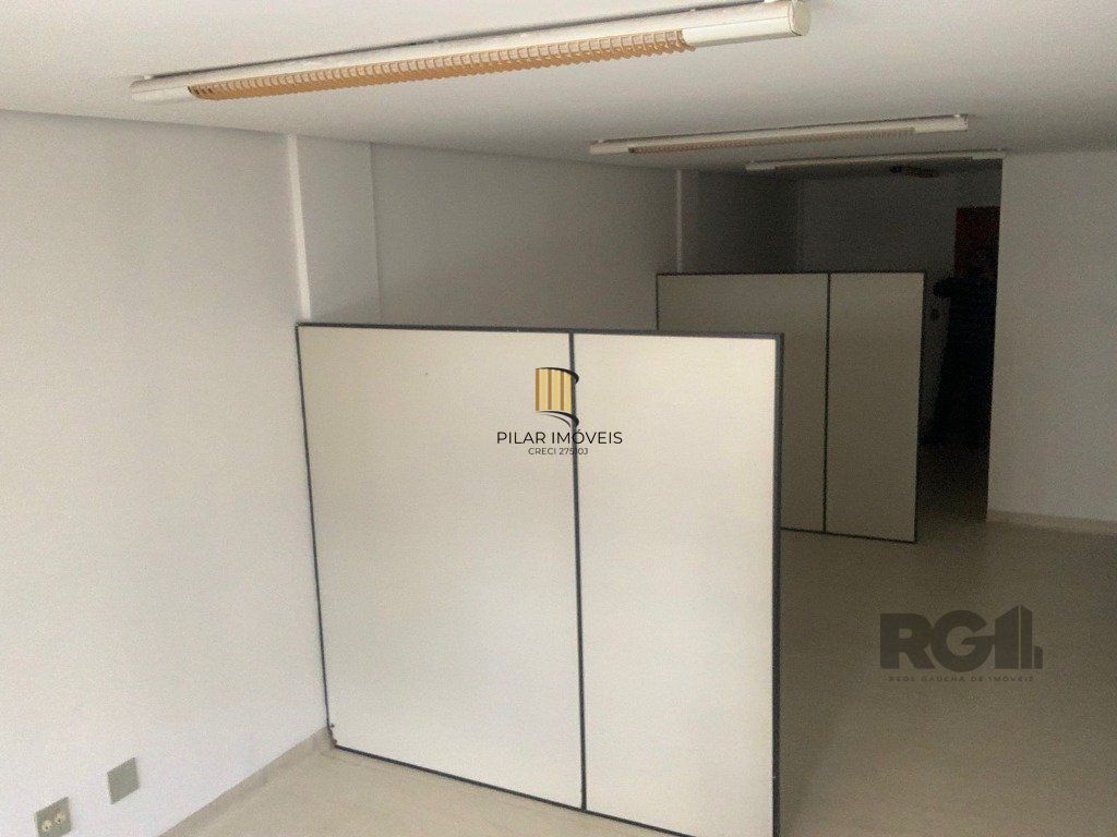 Sala comercial de 36m² no bairro Menino Deus
