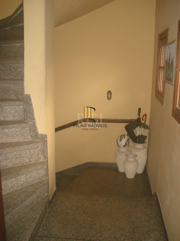 Casa para Venda - 500m², 6 dormitórios, sendo 2 suites, 4 vagas - Glória