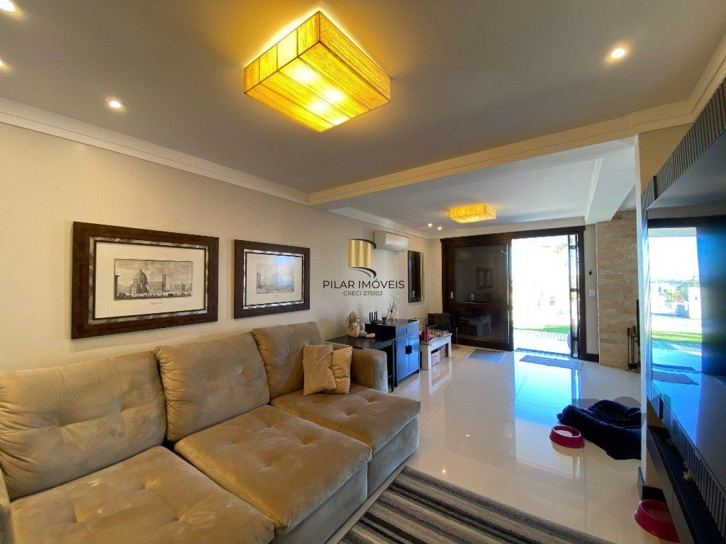 Casa 4 dormitórios no bairro Centenário