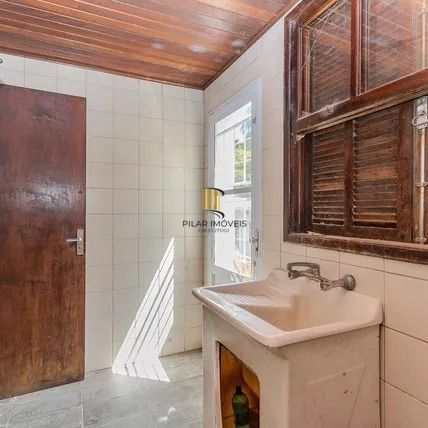 Casa à Venda na Rua da Gruta – 241,99m² – Próxima ao Hospital Divina Providência