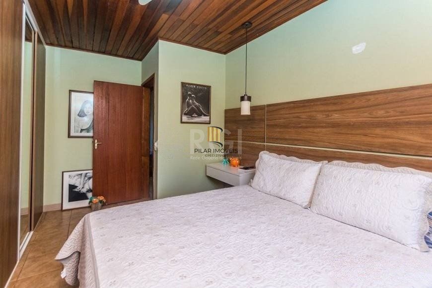 CASA DE 2 DORMITÓRIOS, PISCINA, CHURRASQUEIRA E 2 VAGAS DE GARAGEM NO BAIRRO HÍPICA