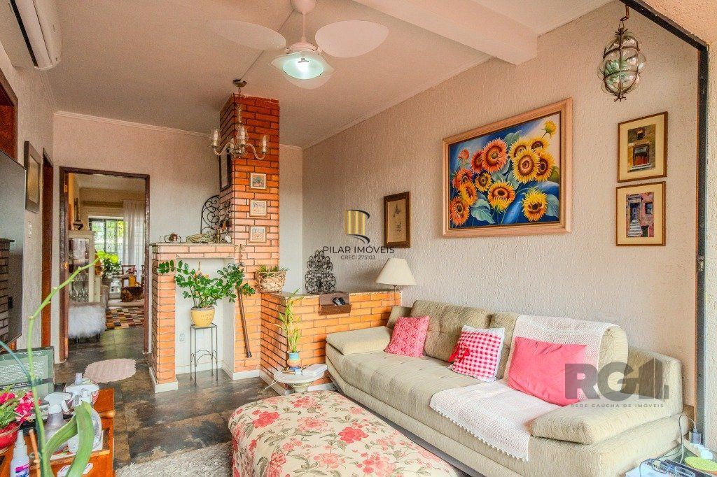 Casa 3 dormitórios no bairro Medianeira