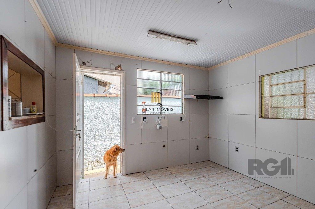 Casa 3 dormitórios no bairro Medianeira