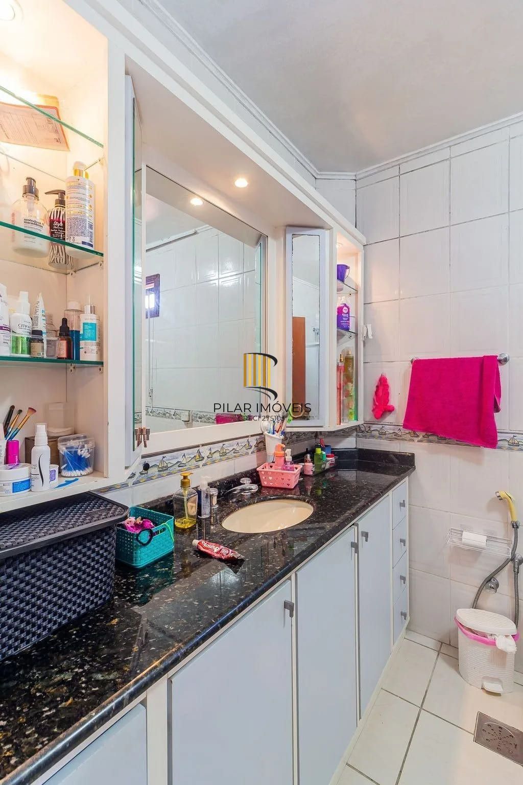 Cobertura 251m², 3 dormitórios, 2 vagas no bairro Teresópolis