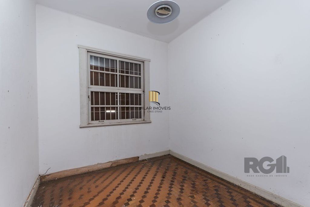 Casa de 4 dormitórios, no bairro Medianeira 