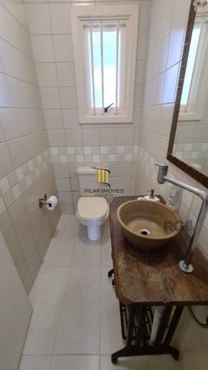 Casa em condomínio 110m² - 3 dormitórios sendo 1 suíte e 1 vaga de garagem no bairro Teresópolis