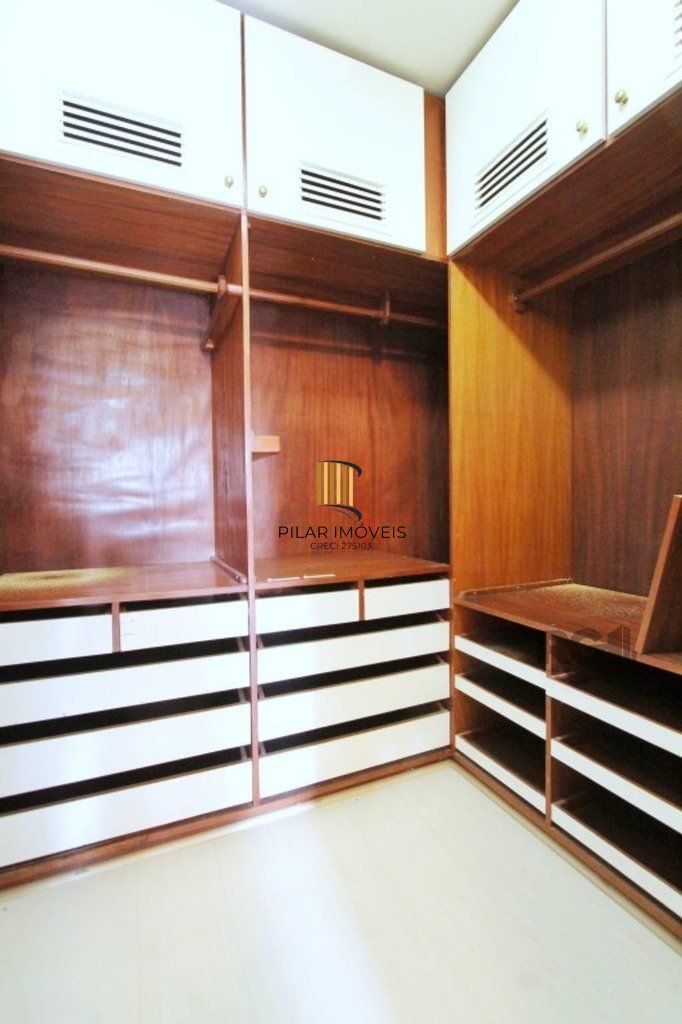 Excelente casa de 324m² com 4 dormitórios e 2 vagas.