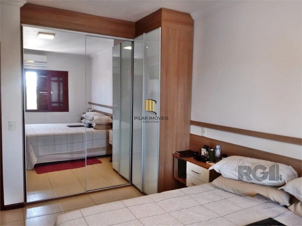 Casa de 3 dormitórios no bairro Sarandi