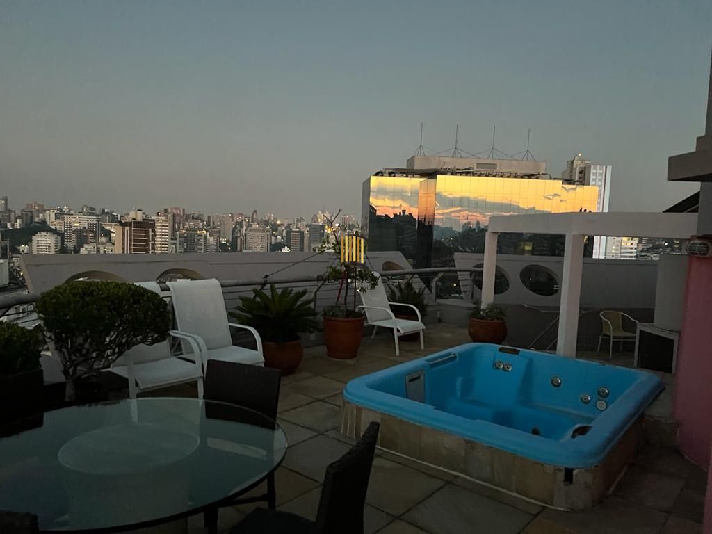 Cobertura para Venda - 412m², 4 dormitórios, sendo 3 suites, 2 vagas - Moinhos de Vento