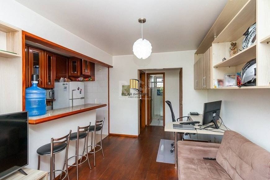 Apartamento para Venda - 43m², semi mobiliado, 1 dormitório, churrasqueira e 1 vaga de garagem no bairro Partenon