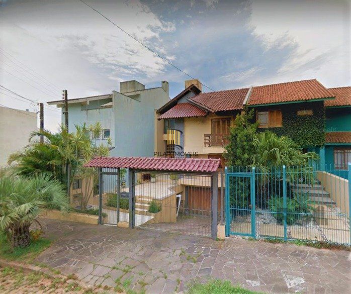 Casa de 370m² - 4 dormitórios, 2 suítes e 4 vagas de garagem no bairro Espírito Santo