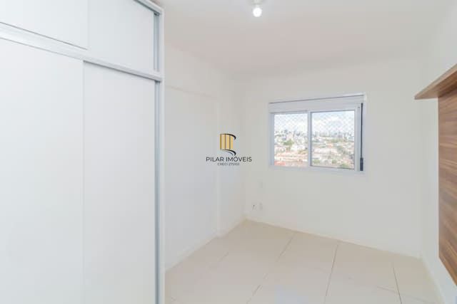 Apartamento de 2 dormitórios à venda em São Geraldo, Porto Alegre.