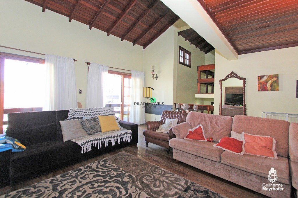 Casa para Venda - 326m², 3 dormitórios, sendo 3 suites, 4 vagas - Glória